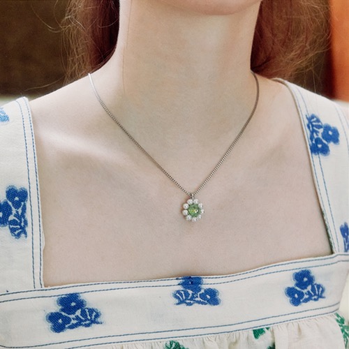 Daisy Snowball Necklace