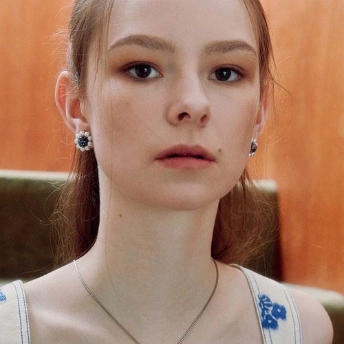Daisy Snowball Earrings