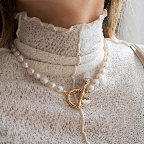 Buckle Snowball Pearl Necklace